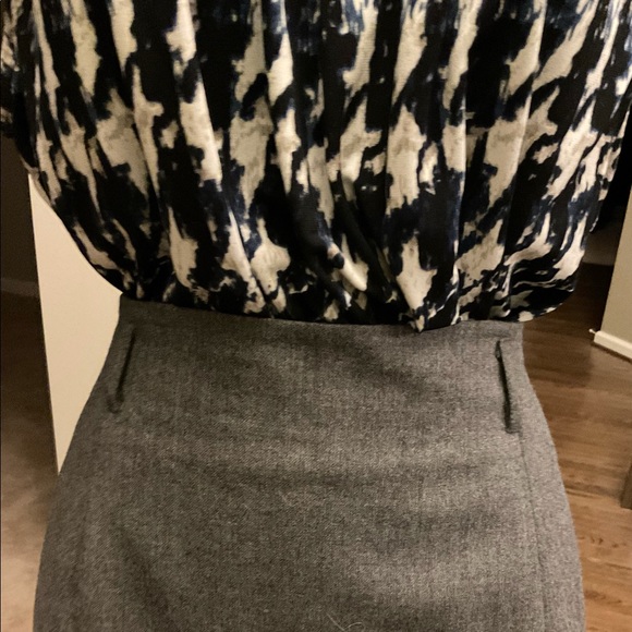 Women’s Skirt - Picture 2 of 7